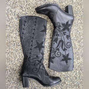 Shans Black Leather Embroidered Zip Boots. Size 38